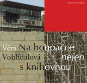 Na houpačce nejen s knihovnou